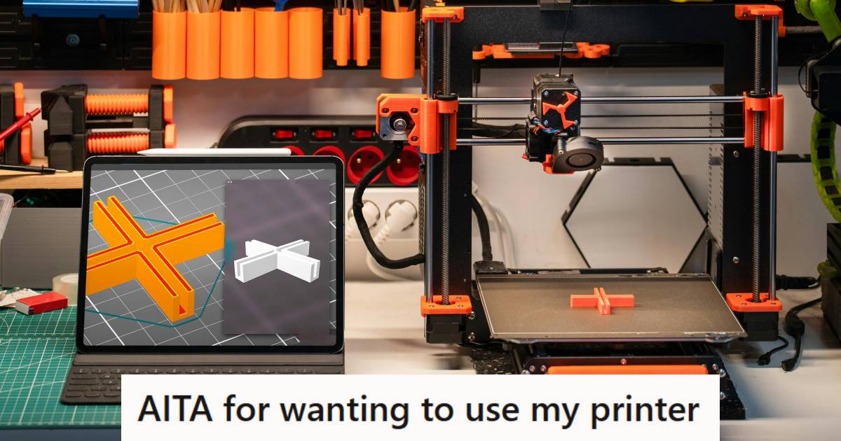 3d Printer and computer set up and ready to go