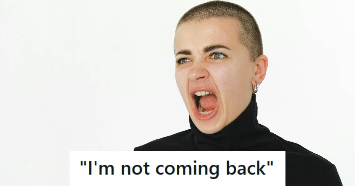 Woman mad and yelling at a customer service agent