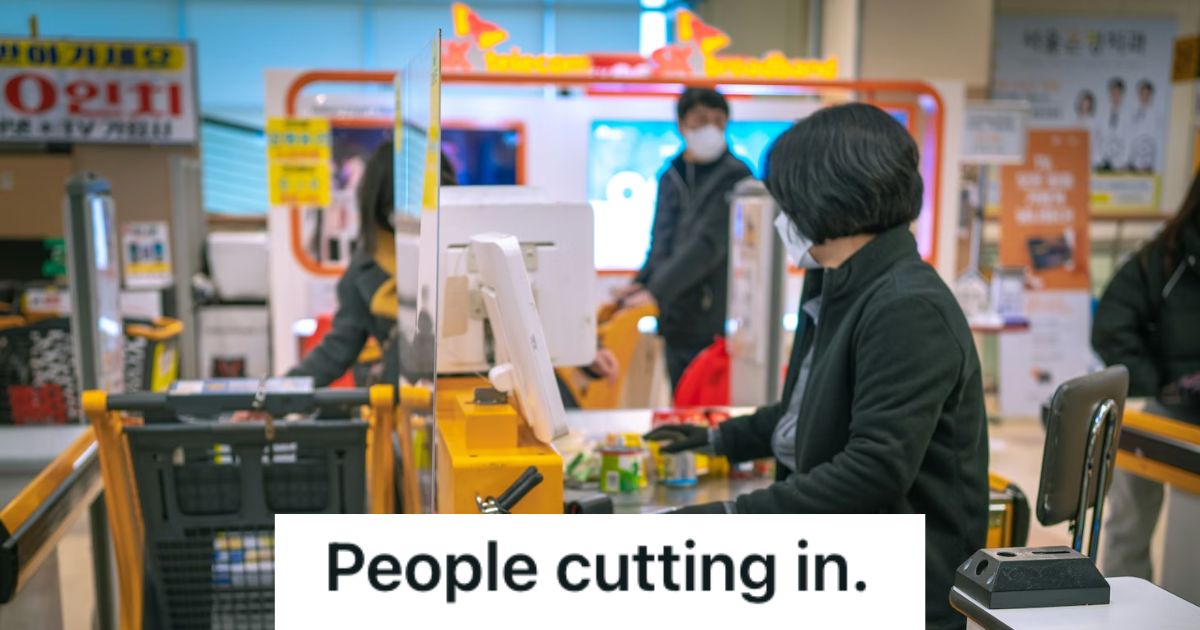 Employee Called Out An Entitled Man For Cutting The Queue, But He Made A Rude Comment Before Backing Down And Getting In Line Cashier ringing up items of a customer in a grocery store