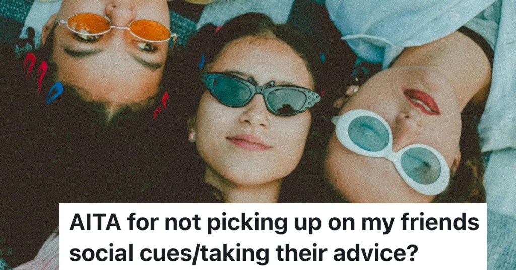 girl friends in sunglasses