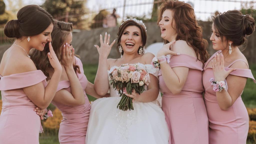 bride with her bridesmaids