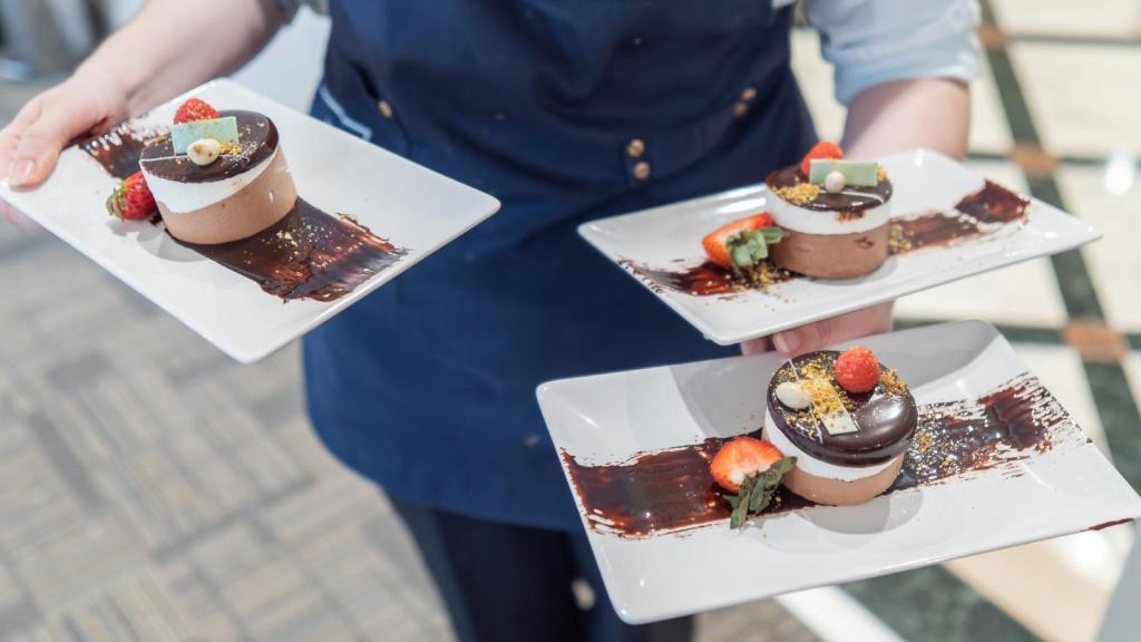 waitress carrying dessert plates