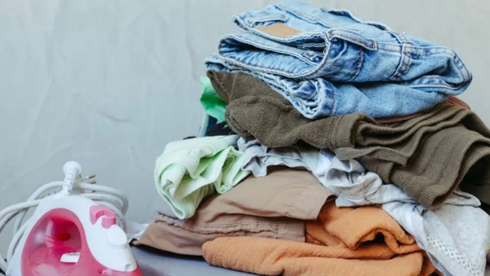 They Agreed to Split the Chores 50/50. Then He Hired a Private Cleaner for His Share And Refused to Help with Hers stack of laundry