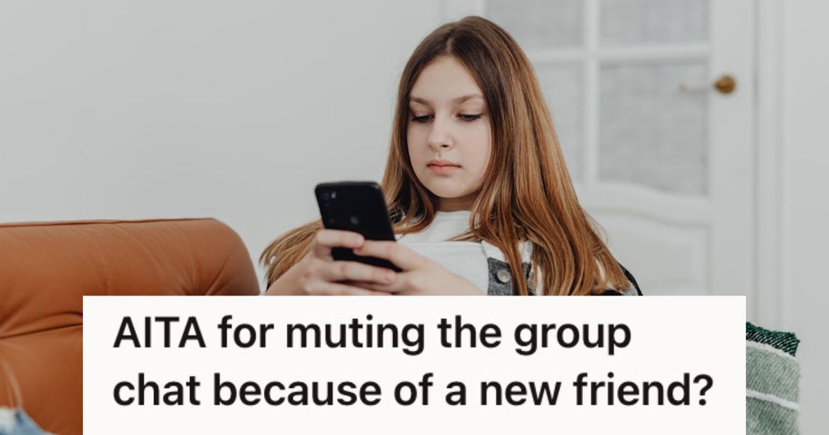 Teenage Girl Welcomed A New Student Into Her Friend Group, But She Got Kicked Out Of The Group Chat After Questioning The Girl’s Behavior Teenage girl looking at her phone