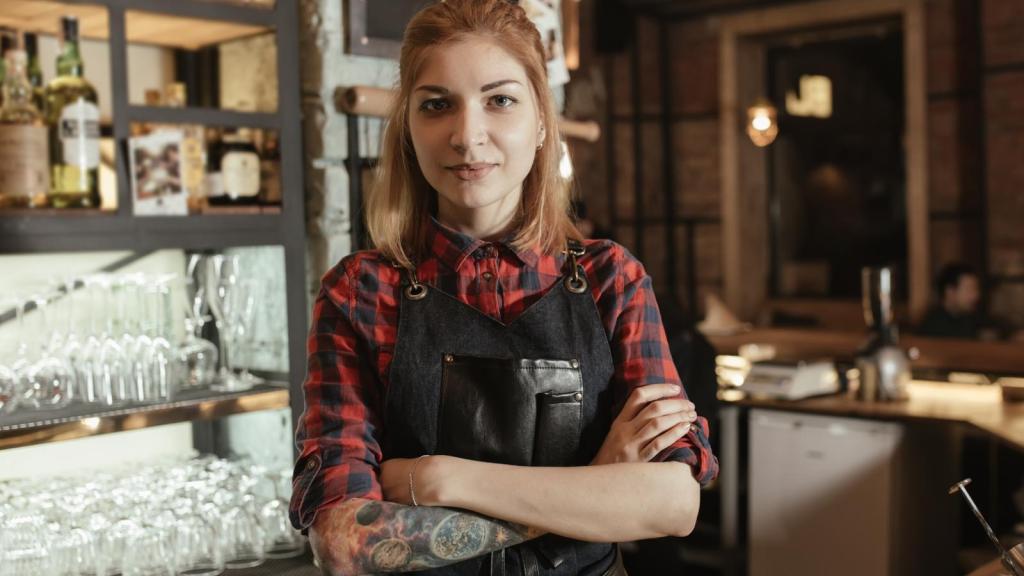bartender with some tattoos