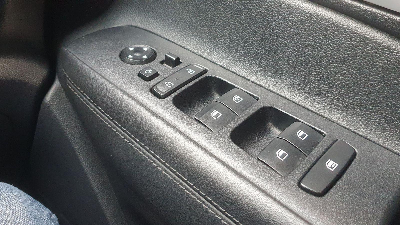 Man Assumes Car Window Problem Is Electrical, Then Discovers a Much Simpler Cause car window controls
