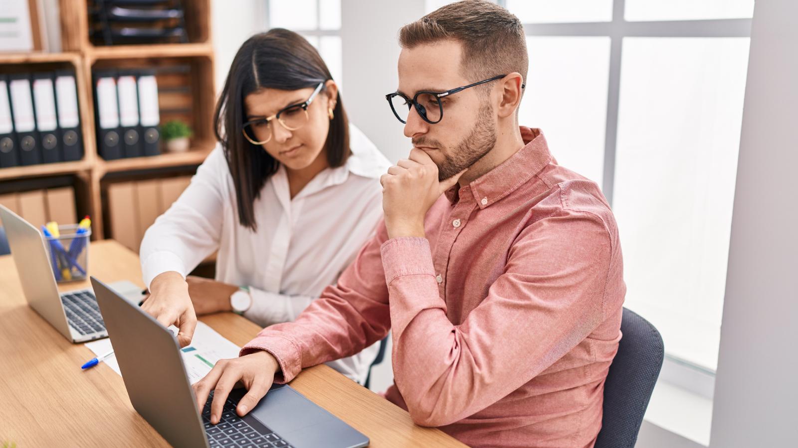 A Boss Overloaded an Employee After a Coworker Quit—Then Placed Him on a PIP for Falling Behind man and woman working at a desk