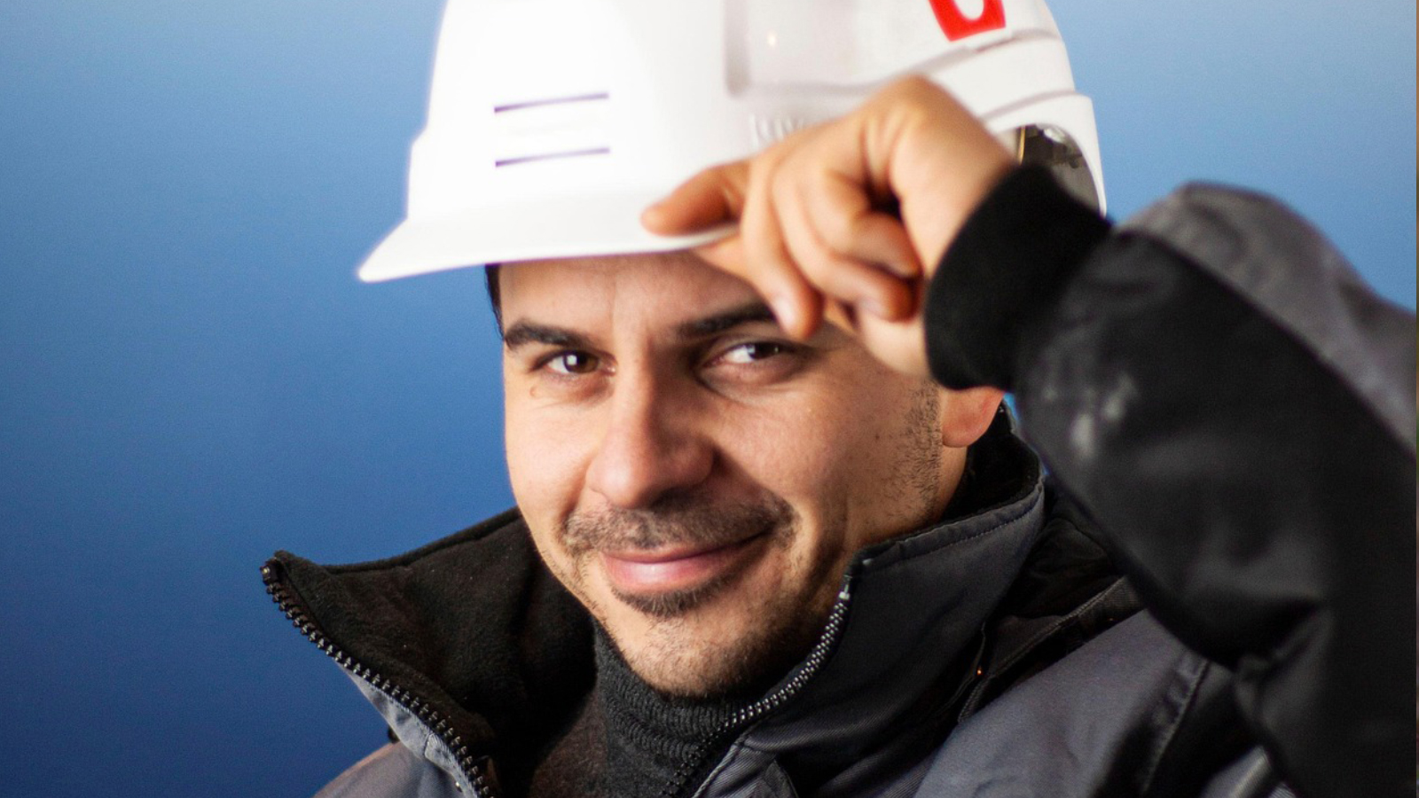 A man tipping his hard hat