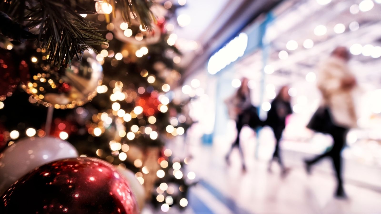 Helpful Holiday Shopper Regrets Aiding Strangers After Becoming the Most In Demand Person in the Store holiday shopping