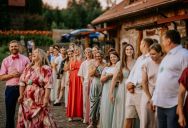 Wedding Venue Was Sweltering Hot With No Fans Or Shade From The Sun, So This Mom Took Her Baby And Left Before The Ceremony Even Started