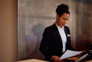 Hotel Worker Reaches Breaking Point After Coworker’s 90-Minute Delay Sparks Final Standoff
