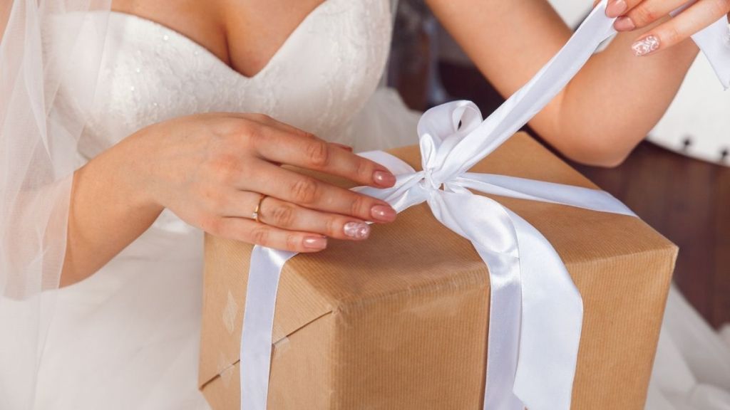 bride unwrapping a gift