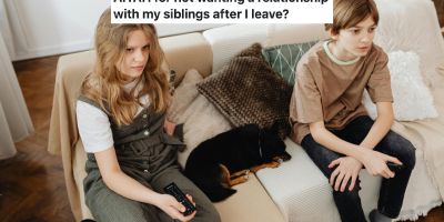 unhappy siblings