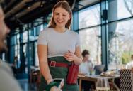 The Compliment Penalty: Why a Server’s Warmest Table of the Night Ended in a Shocking Financial Disappointment