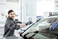 When Road Rage Meets Pure Pettiness: Driver Calmly Washes Every Window to Make a Rude Stranger Wait