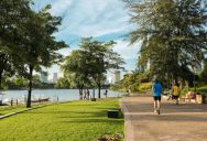 “Call the City!”: The Hilarious Moment an Electrician Realized a Parent Thought He Was the Park Ranger