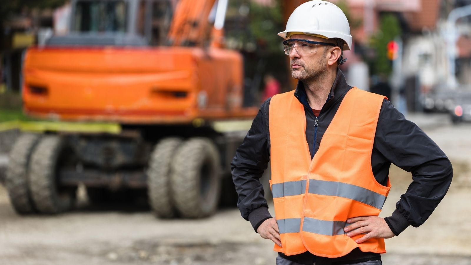 Construction Worker Confronts Former Boss Years After Being Denied Pay unhappy construction worker