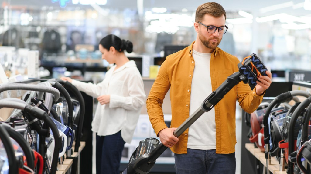 People shopping for a vacuum cleaner