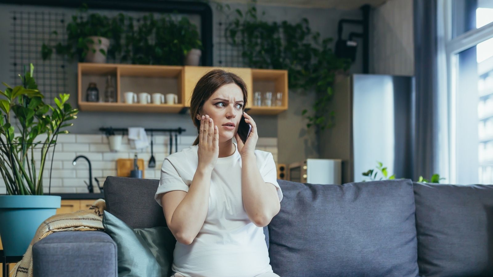 A Pregnant Woman Found a Chilling Social Media Post From the Tenant Above Her. The Content of the Lawyer’s Letter Has the Whole Building Talking. worried pregnant woman