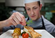 Young Chef Running Kitchen Alone Pushes Back After HR Clarification, Leading to Holiday Rush Fallout