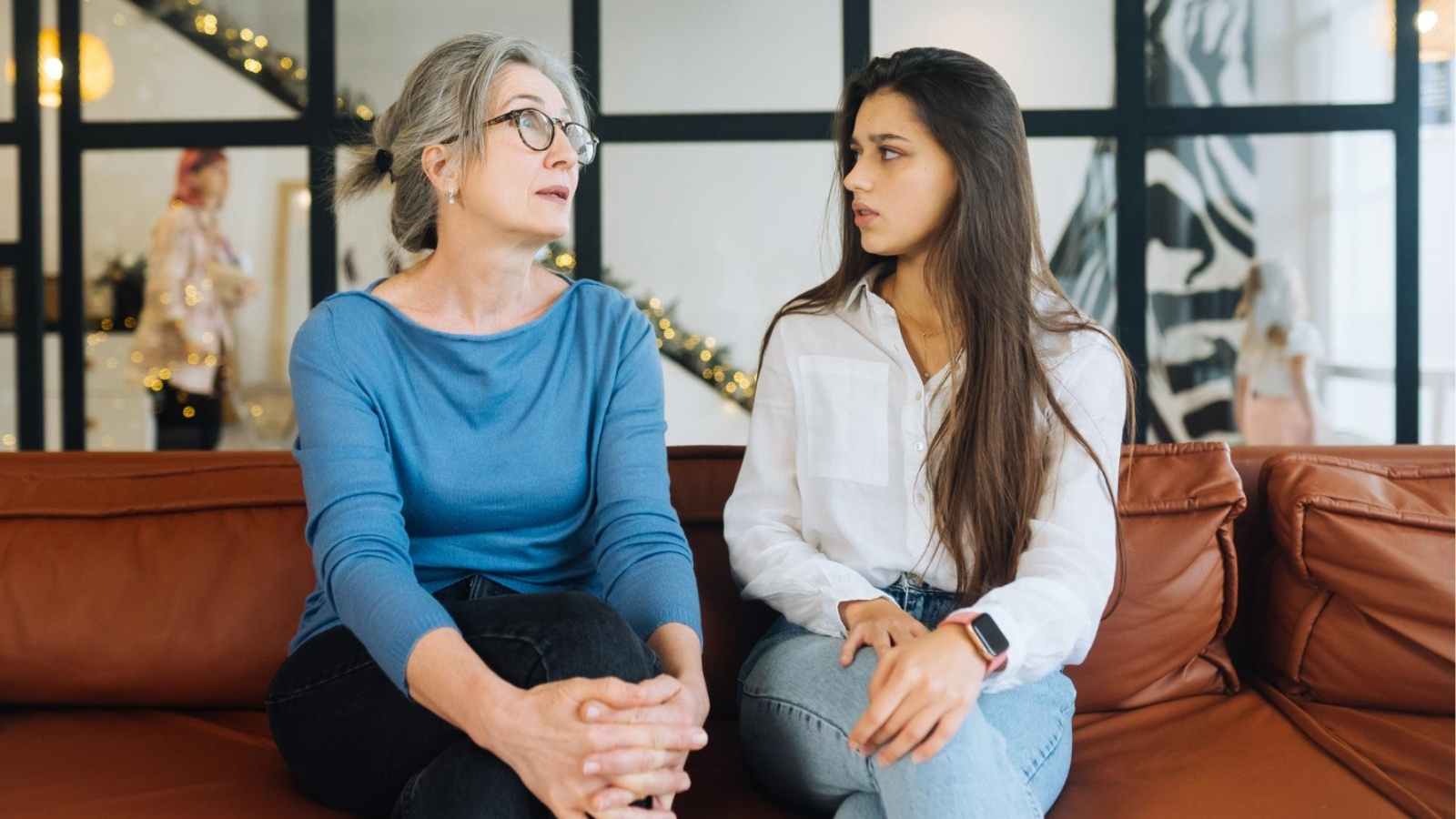 An Artist Was Making a Personalized Illustration for a Groom’s Mother, but She Kept Asking for Edits to Make the Bride Look Worse Two women talking on a couch