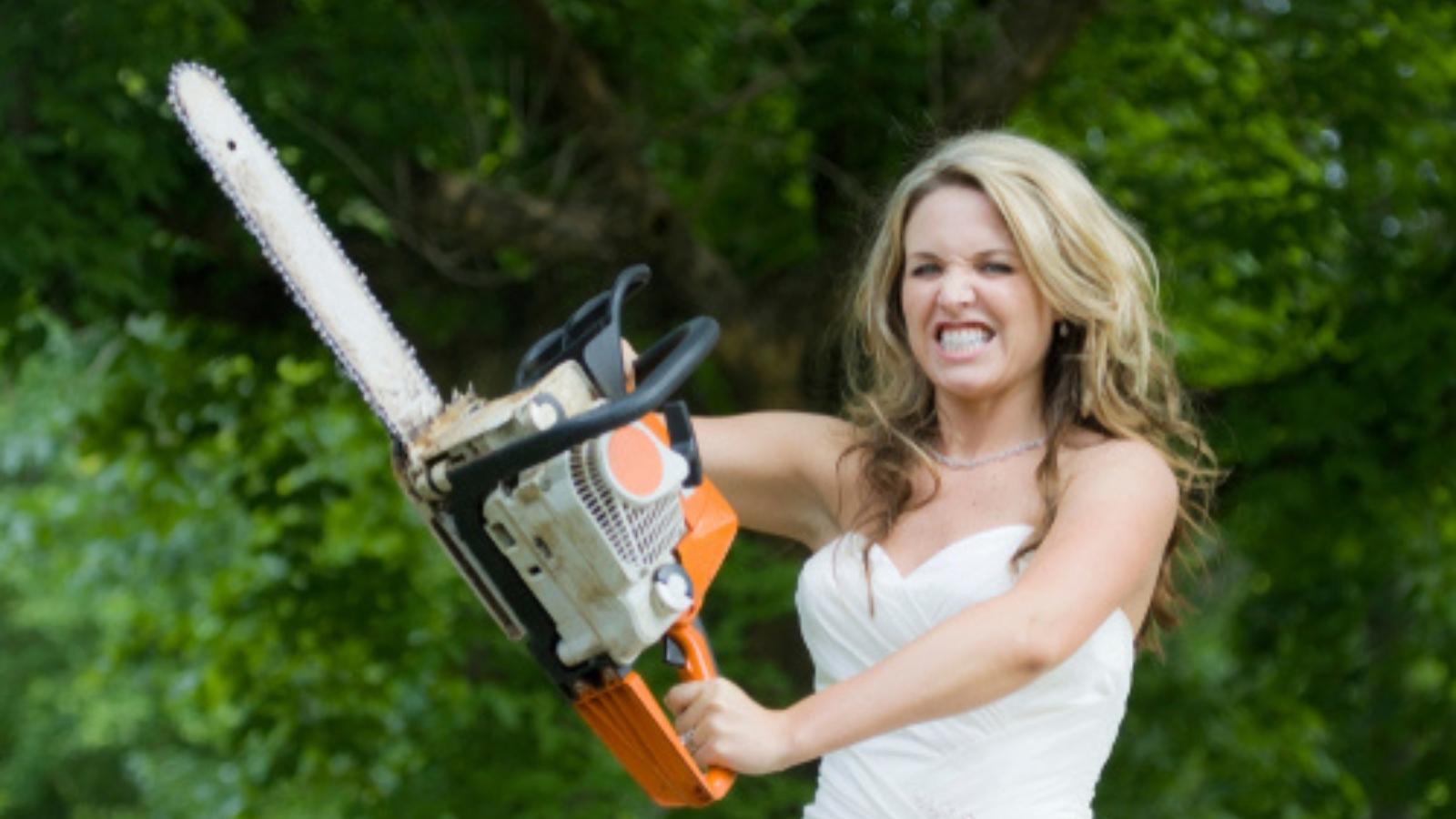 Friend Photographer Silences a Demanding Bride After Refusing to Act Like Unpaid Event Staff Angry bride with chainsaw