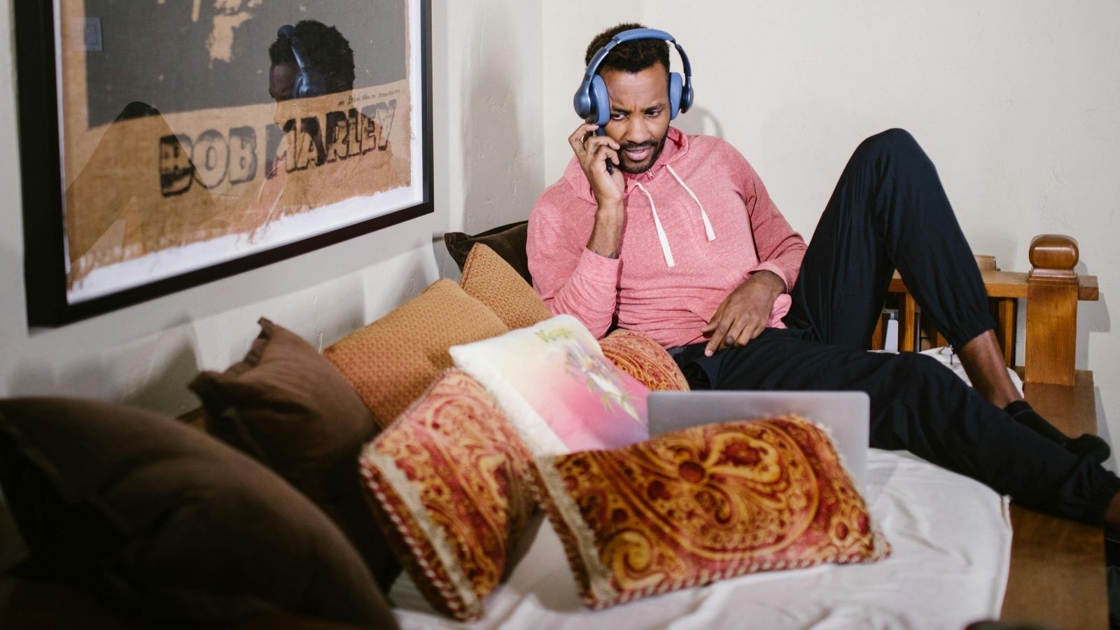 He Was Sick of His Roommate’s Midnight Phone Calls, Until a Classic Sitcom Episode Inspired the Perfect Revenge A guy on the couch, on the phone