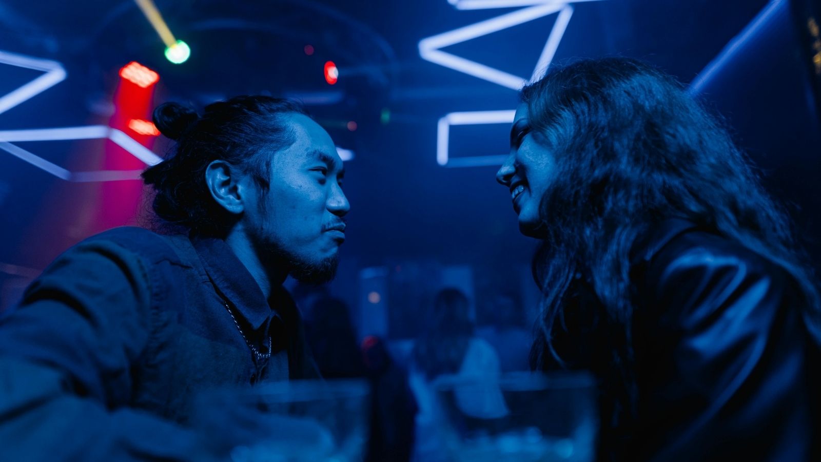A guy talking to a woman in a bar