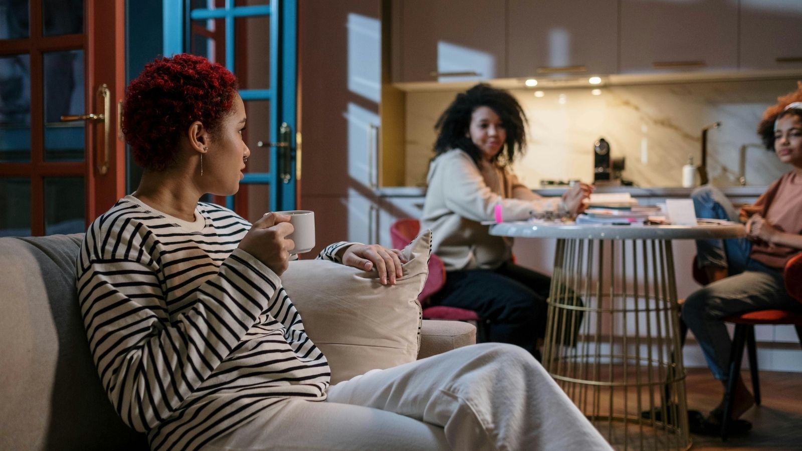 University Student Requested Quiet, Hard Working Roommates, but One Turns Obnoxious and Disrespectful, Forcing Her to Take Action Women in a dorm