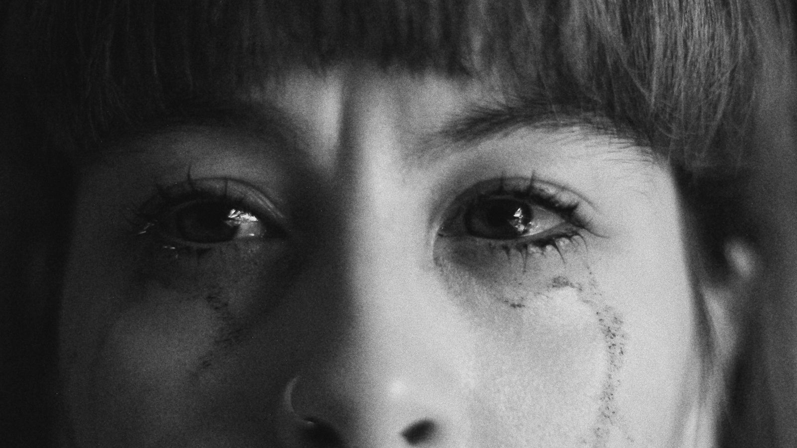 Woman Left in Tears After Boyfriend’s Friend Assaults Her, and His Reaction Reveals His Loyalties A close up of a crying woman