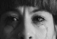 Woman Left in Tears After Boyfriend’s Friend Assaults Her, and His Reaction Reveals His Loyalties