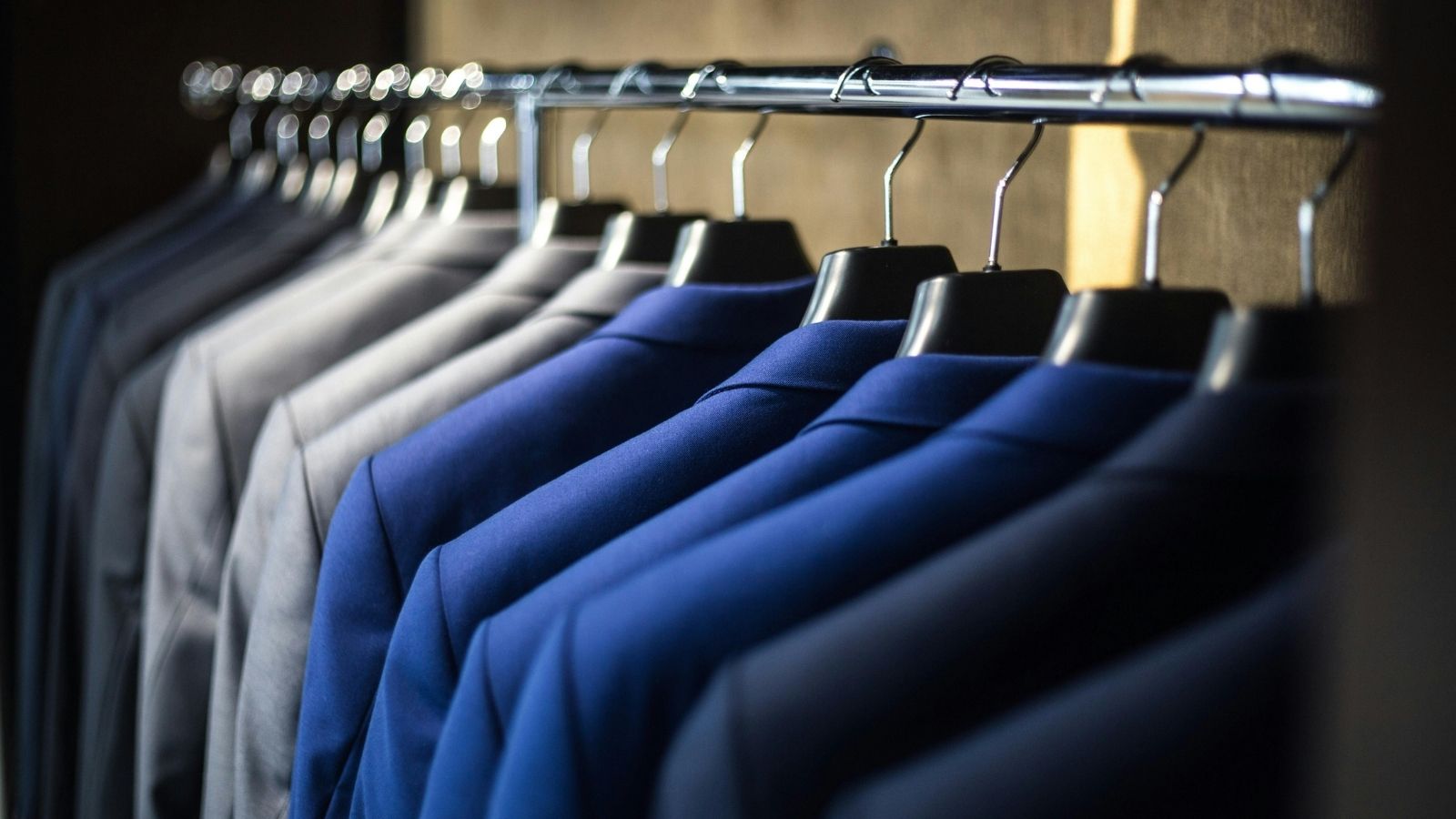 A Potential Roommate’s Strange Attachment to His Suits Became Important After Their Conflict Escalated A rack of suits