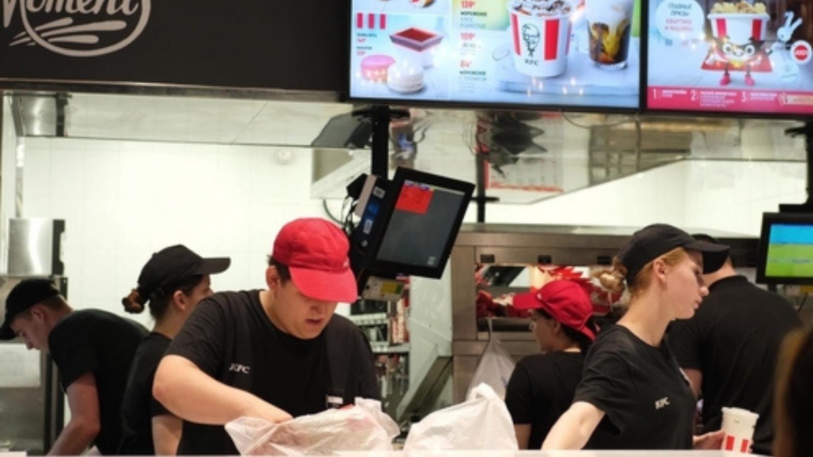 The Accommodation Battle: Tensions Boil Over in the Office After One Worker Calls Out a Colleague’s Project Excuses Fast food workers