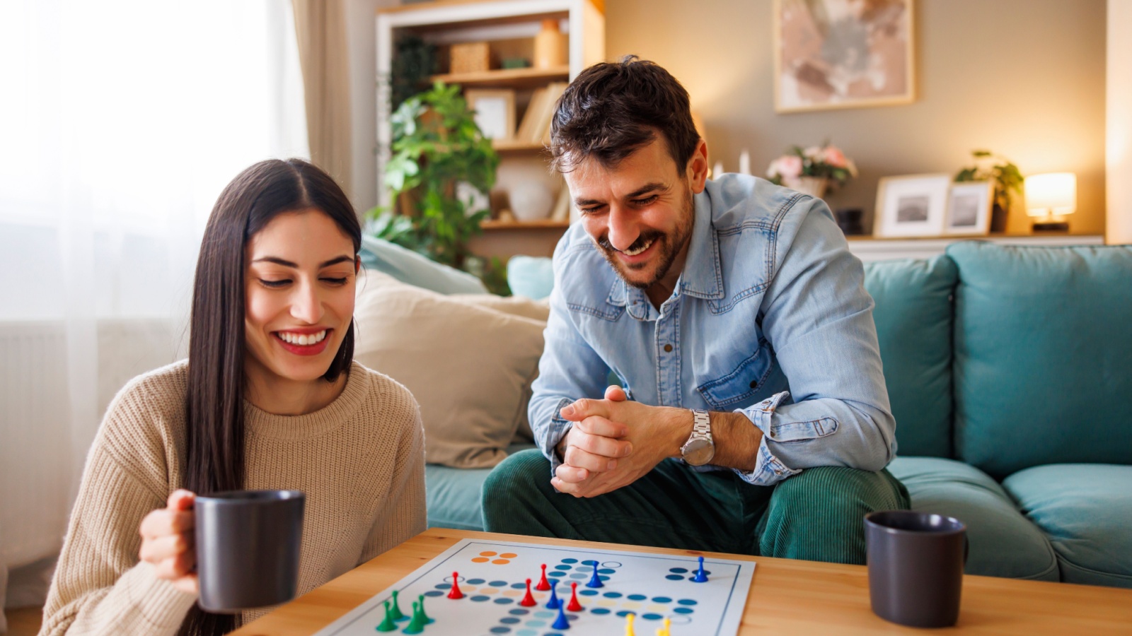 The Tabletop Rift: Why One Woman’s Total Refusal to Play Again Sparked a Deep Debate on Relationship Ownership Couple playing a board game