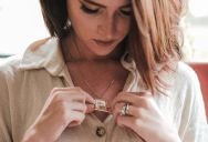 Groom’s Mother Criticizes Fiancée’s Sentimental Necklace, Leading to Wedding Conflict