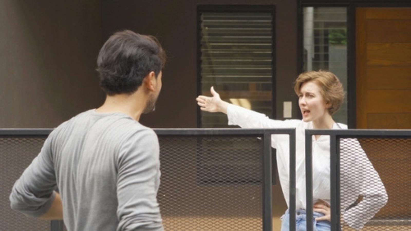 The Fence Line Feud: How a Perfectly Legal Gate Triggered a Massive Property Dispute Between Neighbors Neighbors arguing