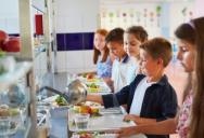 “You’re Risking an Eating Disorder:” Parents Spark All-Out War After Dad Cuts Off Daughter’s Extra Lunch Cash