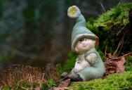 The Backyard Battle: Why One Woman’s Refusal to Display a Gnome Sparked a Suburban Revolution