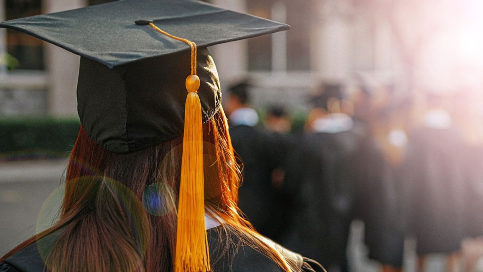 Teen Tells Father She’ll Cut Contact If He Misses Her High School Graduation After Years of Absences girl wearing graduation cap