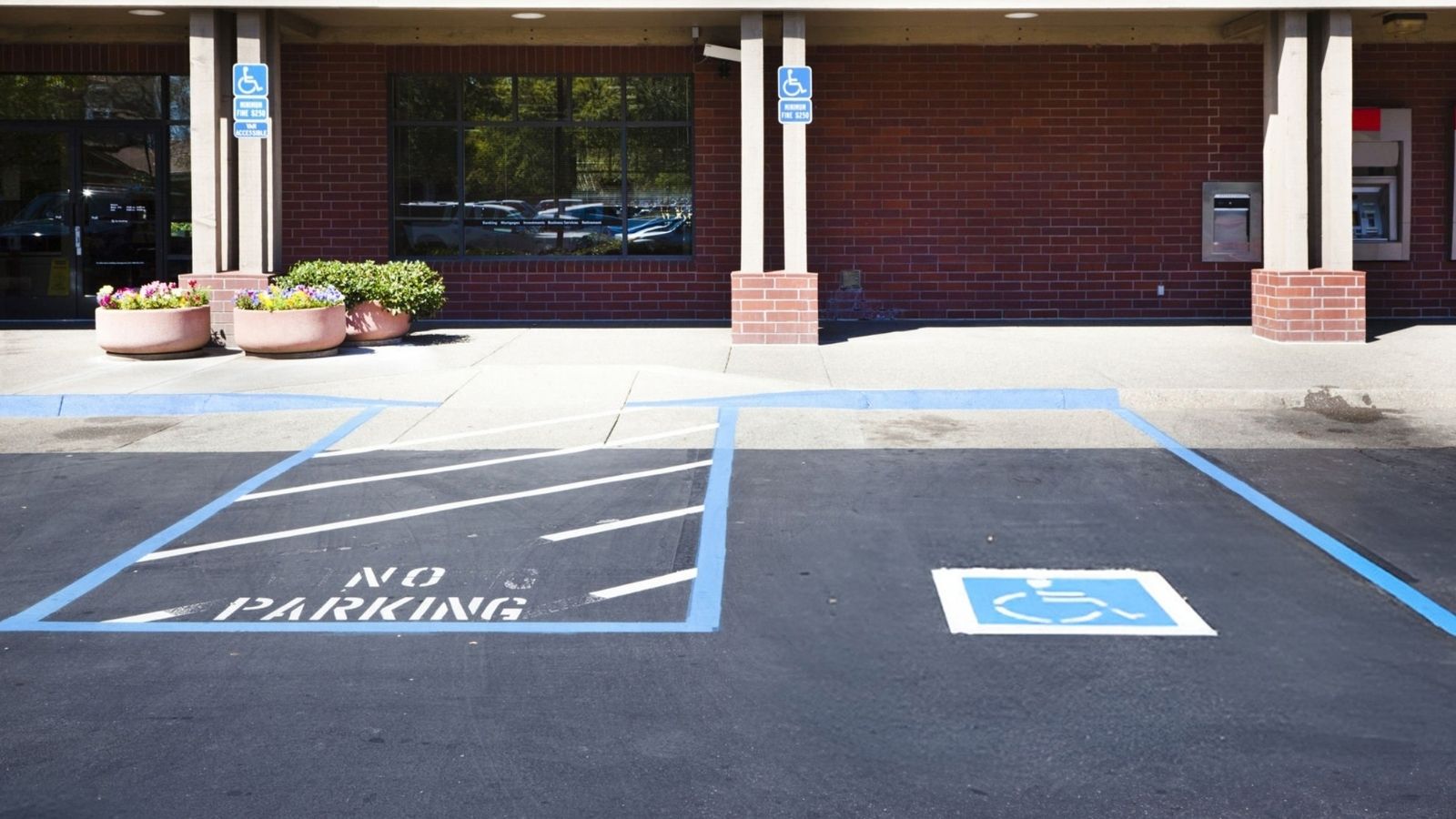The Parking Trap: Why a Greedy Manager’s Towing Threat Backfired Into a Front Row Lesson in Disability Rights handicapped parking spot