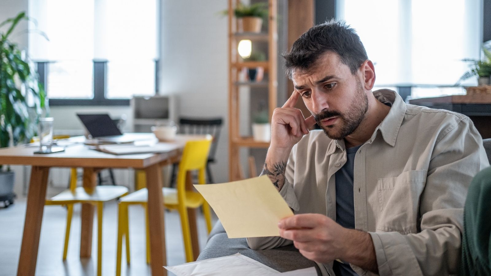 Man Forgets to Move His Car From a Loading Zone, Then Faces Unexpected Parking Drama man looks concerned while reading a letter