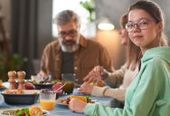 Daughter Silences Her Defensive Father After Years of Gross Table Manners