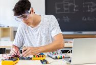 An Electronics Student Was Assigned a Advisor for His Graduation Project—Until the Mentor Sabotaged His Degree
