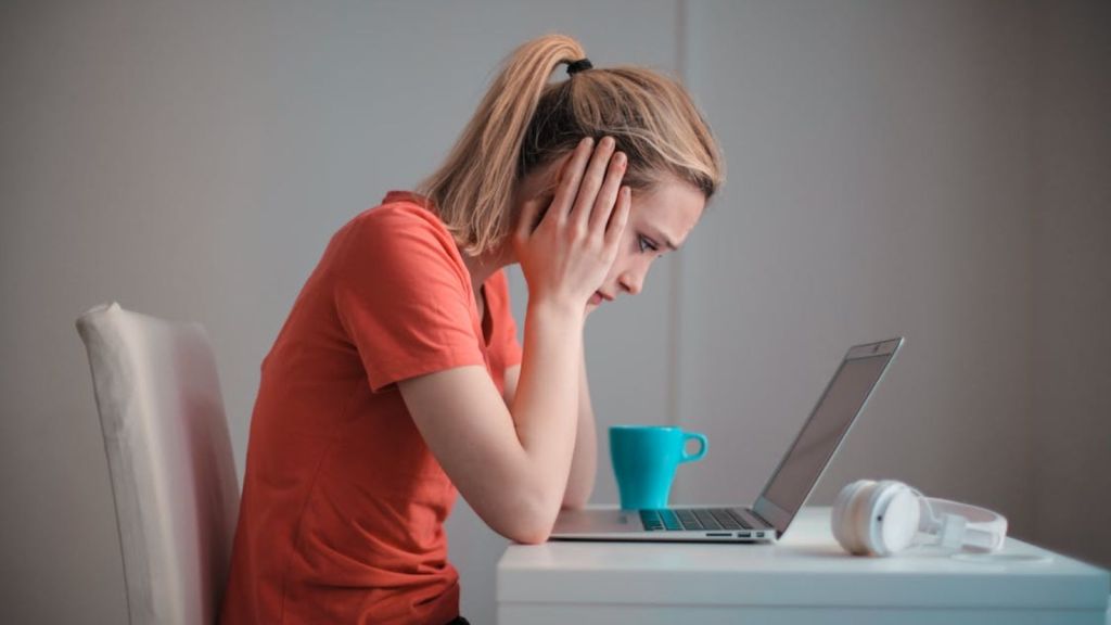 Worried woman working in front of her laptop