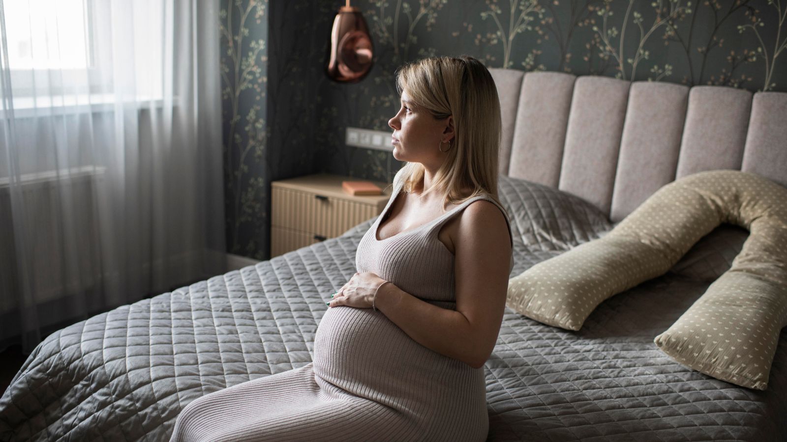 A Life Ending vs. A Life Beginning: The Family War Sparked by a Brother in Law’s Devotion to His Friend Sad pregnant woman sitting on bed