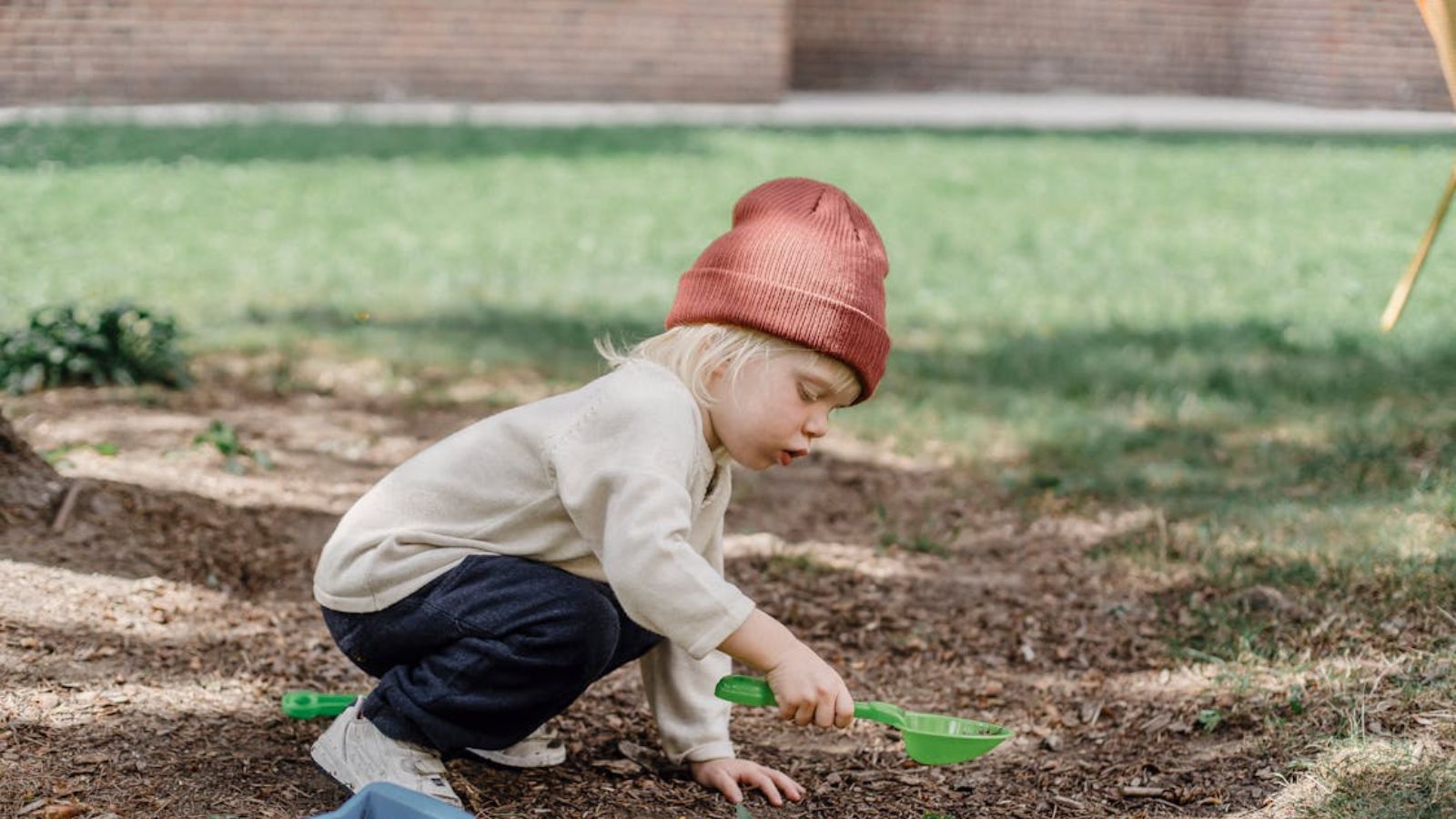 A Woman Watched a Kid Relieve Himself on a Neighbors Lawn—and Hopes Their Security Camera Caught It All Toddler playing on the front yard