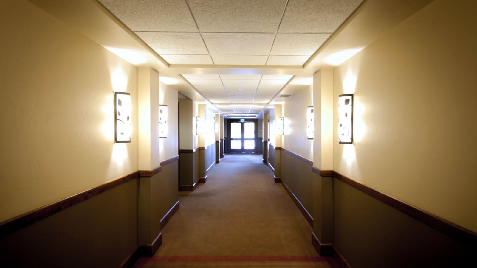Hotel Night Auditor Responds to Urgent Missing Child Call, Then Questions If It Was a Scam An empty hotel hallway