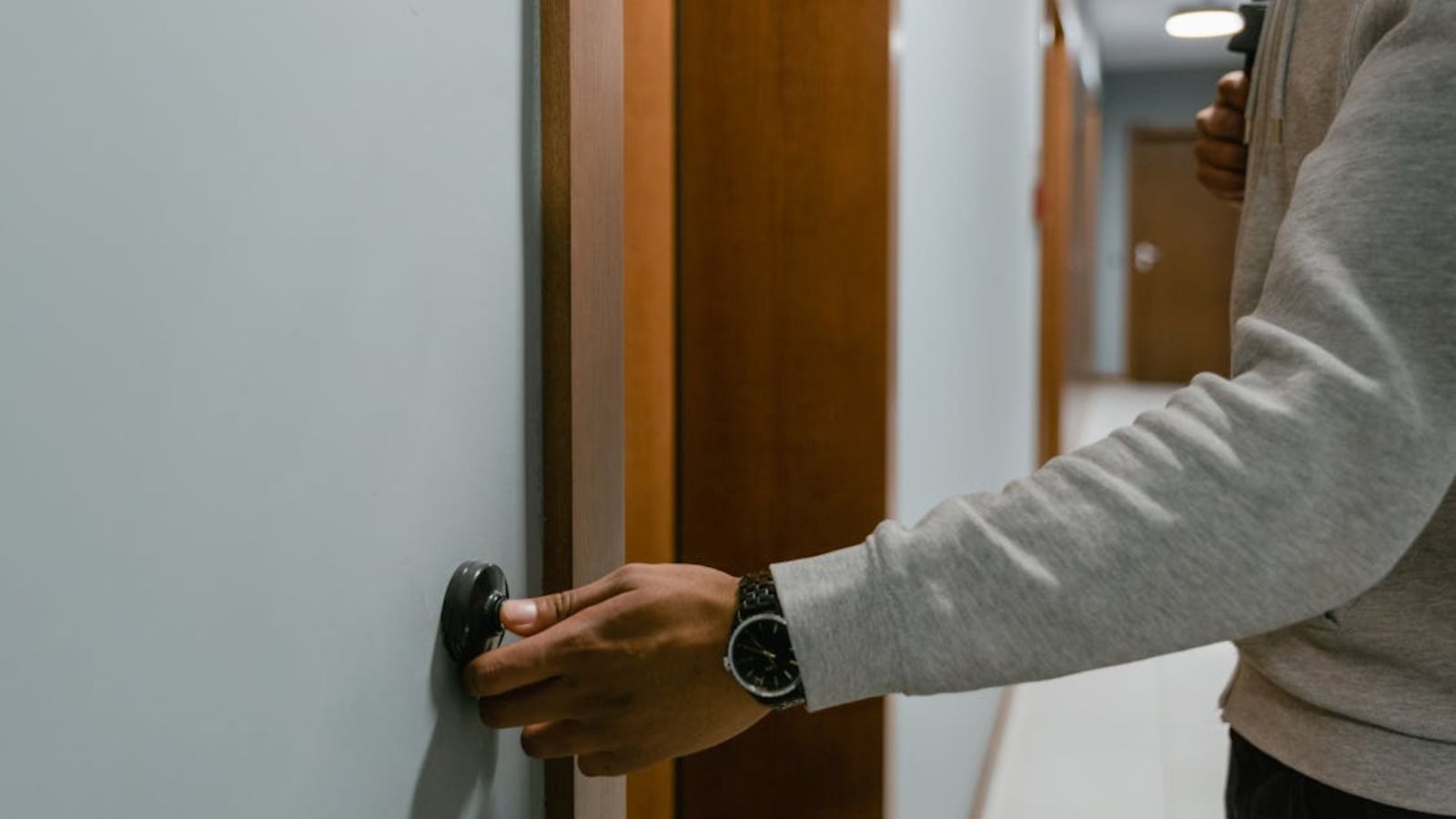 Roommate Refuses to Take His Keys Every Single Time — Until Getting Locked Out Finally Costs Him Person ringing the doorbell on an apartment unit