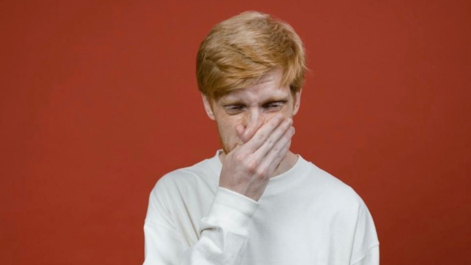 Guy Moves Out of Apartment in the Middle of the Night, but the Next Tenants Complain to the Landlord About a Horrible Smell man covering his nose