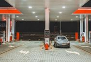Friends Split Gas Money on Road Trip, but One Passenger Finds a Clever Way to Avoid Paying
